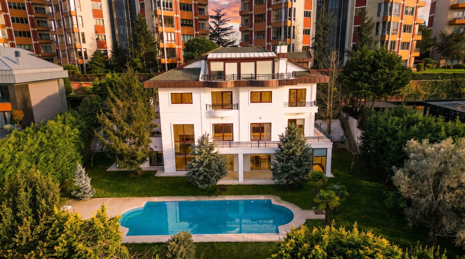 Beykoz Acarkent'in Eşsiz A Tipi Villası Sizleri Bekliyor